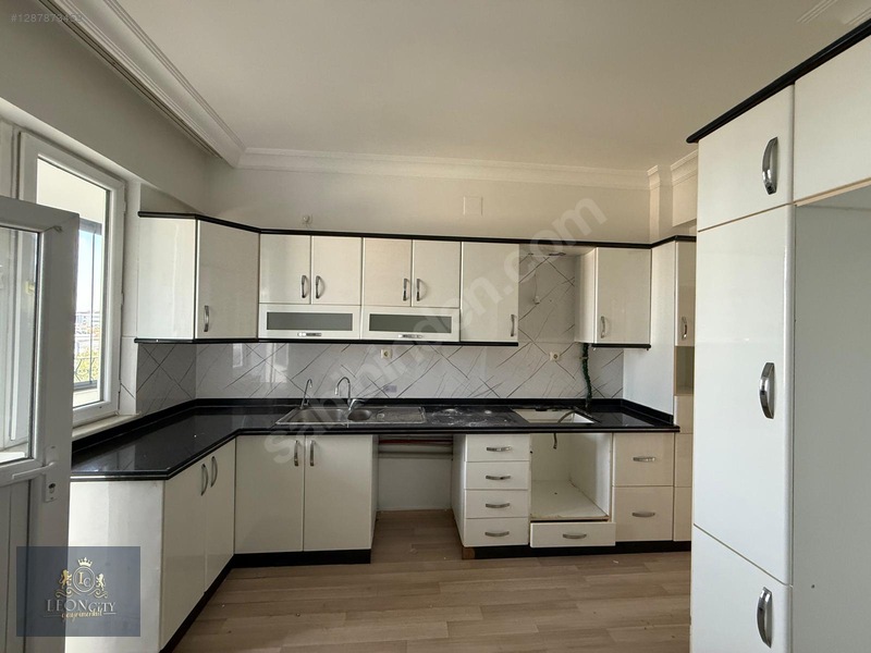 Çamlıca Sit.'de Geniş 3+1 Ara Kat Bakımlı Daire — fotoğraf 7