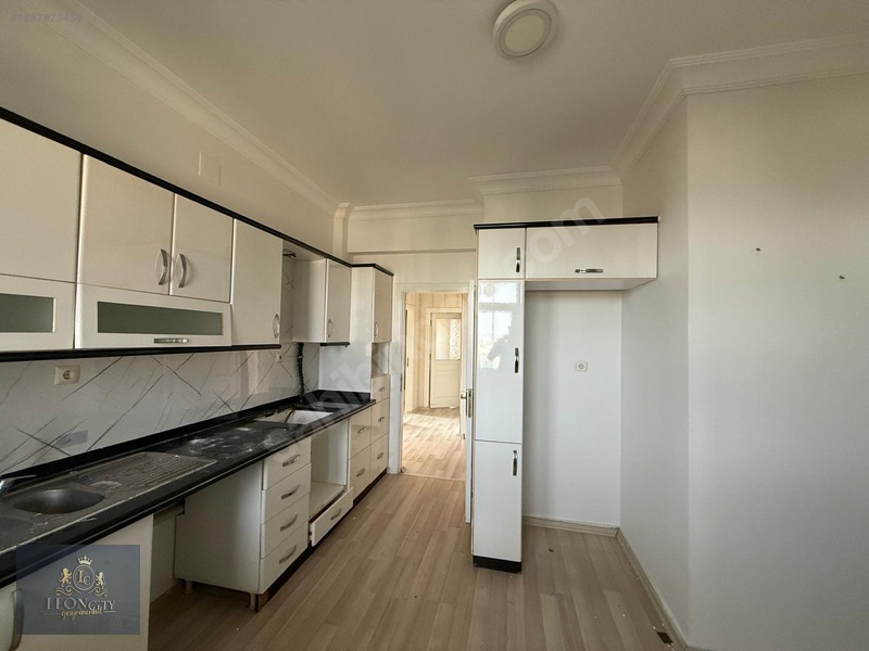 Çamlıca Sit.'de Geniş 3+1 Ara Kat Bakımlı Daire — fotoğraf 9