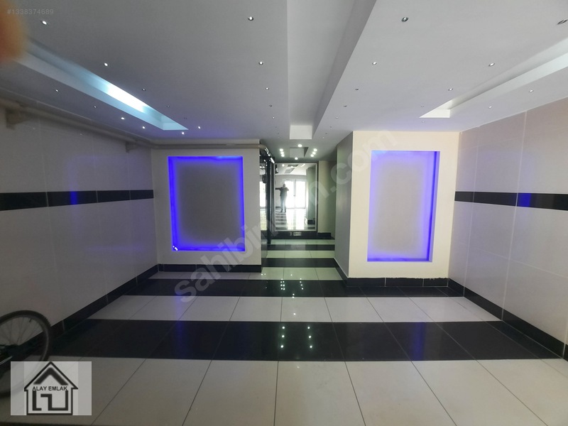 Belediye Evlerinde Bulvarda Sitede 4+1 Doğalgazlı Satılık Daire — fotoğraf 2