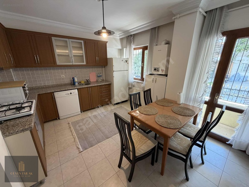 Güvenden Kurtuluşta Genç Binada Geniş 2+1 Kombili Eşyalı Daire — fotoğraf 2