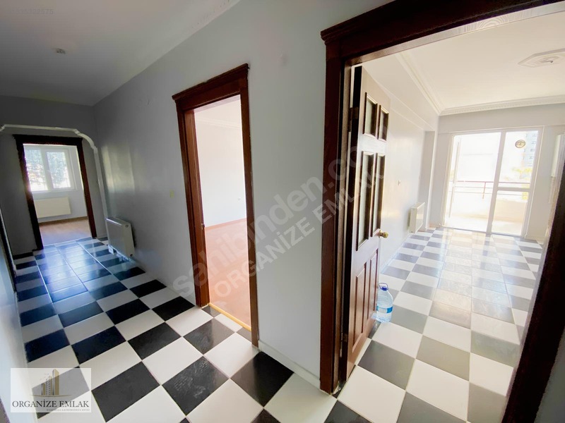 Serhat Mahallesinde 3+1 Kiralık Daire — fotoğraf 29
