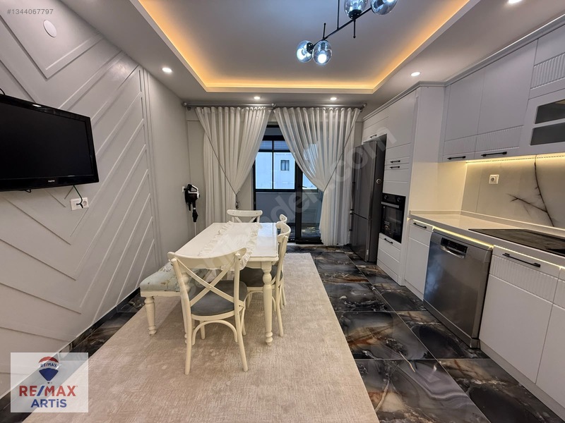 Remax Artis'ten Kombina'da Satılık 4+1 Daire — fotoğraf 2