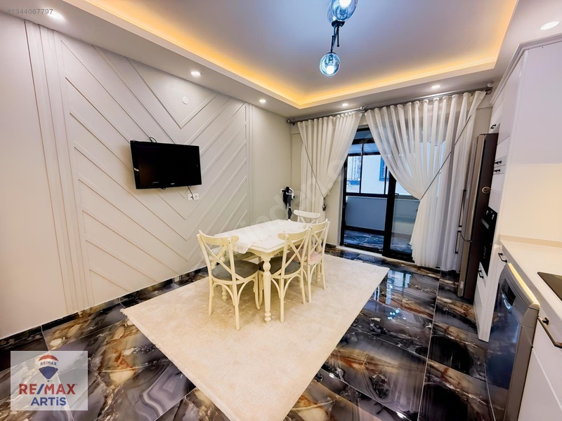 Remax Artis'ten Kombina'da Satılık 4+1 Daire — fotoğraf 3