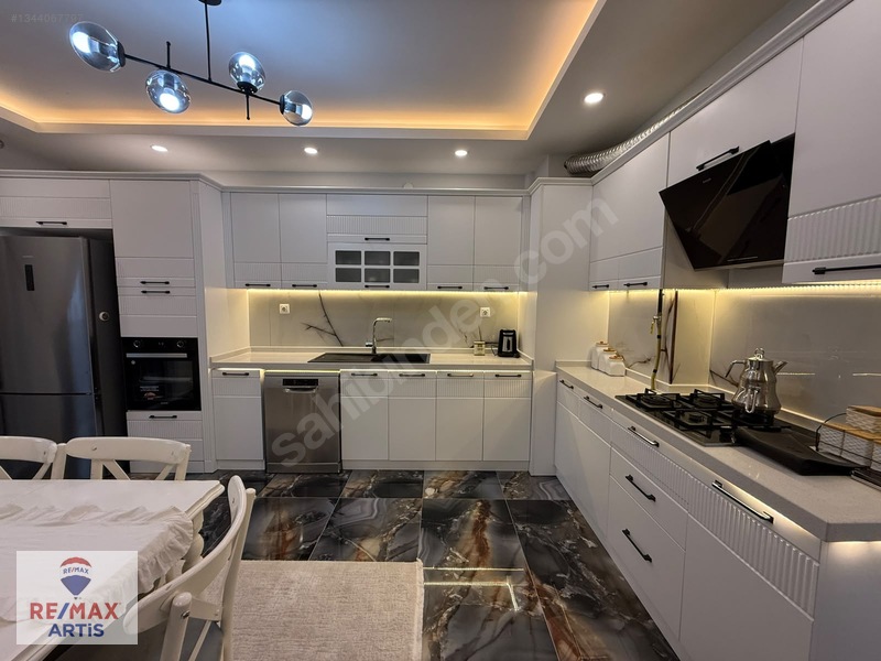 Remax Artis'ten Kombina'da Satılık 4+1 Daire — fotoğraf 4