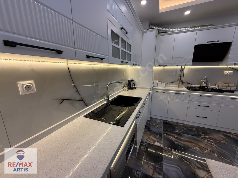 Remax Artis'ten Kombina'da Satılık 4+1 Daire — fotoğraf 5