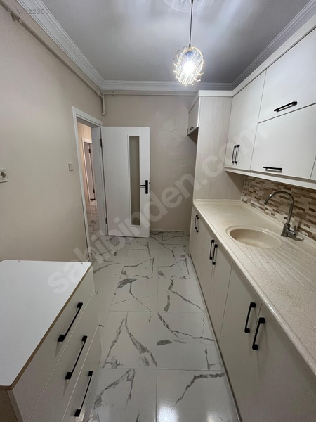 Esenevler'de Tramvaya Yakın Aidat Yok Kiralık 3+1 Daire — fotoğraf 9