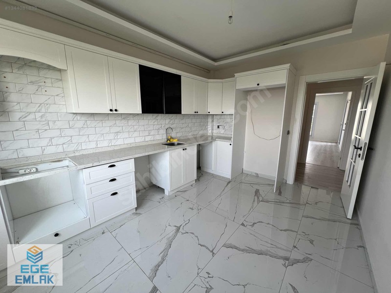 Ege Emlaktan Çaylı Mah.de 4+1 Kiralık Daire — fotoğraf 4