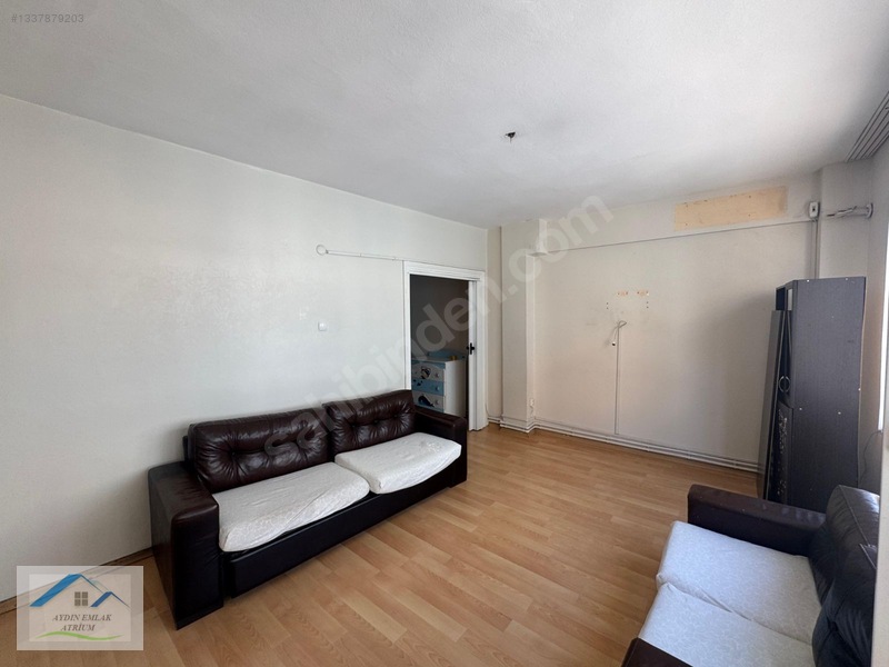 Kocamustafapaşa'da Balkonlu Temiz Boş Kiralık 2+1 Daire — fotoğraf 3