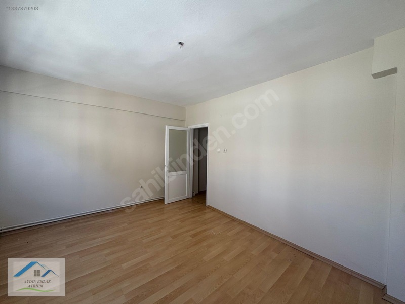 Kocamustafapaşa'da Balkonlu Temiz Boş Kiralık 2+1 Daire — fotoğraf 7