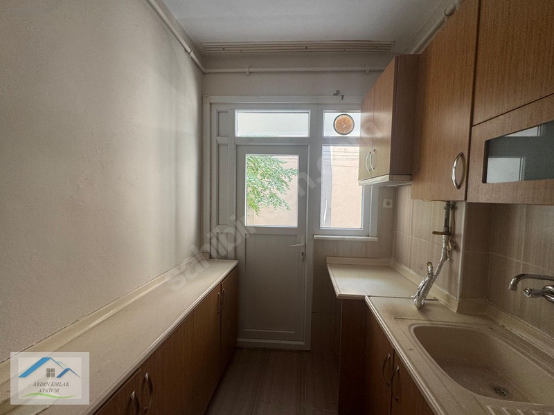 Kocamustafapaşa'da Balkonlu Temiz Boş Kiralık 2+1 Daire — fotoğraf 15