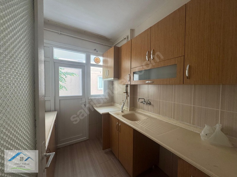 Kocamustafapaşa'da Balkonlu Temiz Boş Kiralık 2+1 Daire — fotoğraf 16