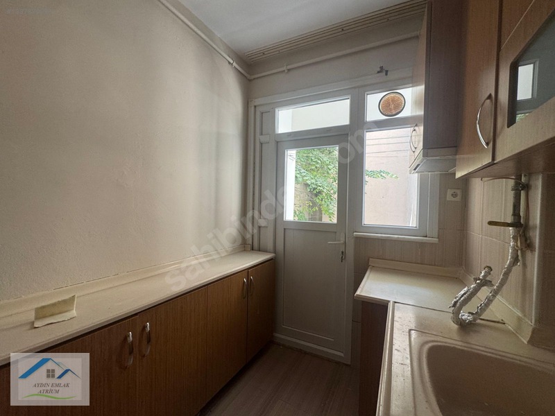 Kocamustafapaşa'da Balkonlu Temiz Boş Kiralık 2+1 Daire — fotoğraf 18