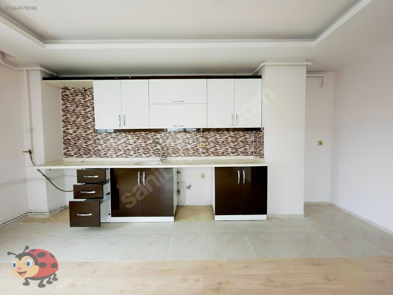 Uğur Dan Yeni Boyalı Doğalgazlı 2+1 100M2 Daire