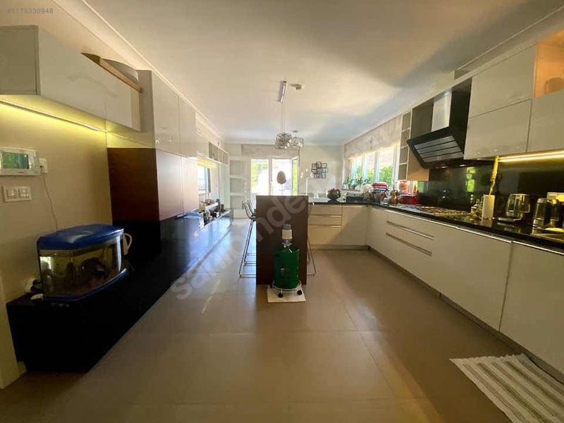 Zekeriyaköy Sitede Eşyalı Kiralık Villa — fotoğraf 15