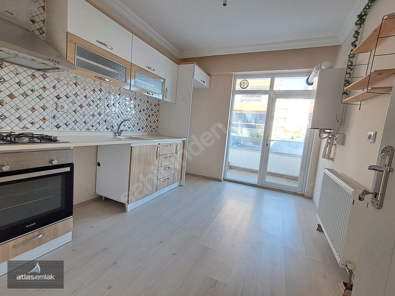 Atlas'Tan Zafertepe'De Merkezi Konumda 2+1 Kiralık Daire