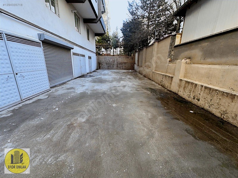 Yeditepe De Sembol Market Yakınında Eşya Deposu