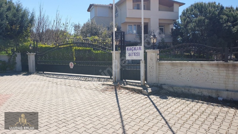Dikili Bademli Kaçkar Sitesinde Sürekli Kiralık Villa — fotoğraf 5