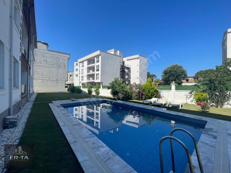 Havuzlu Sitede Eşyalı Geniş 1+1 Daire — fotoğraf 2