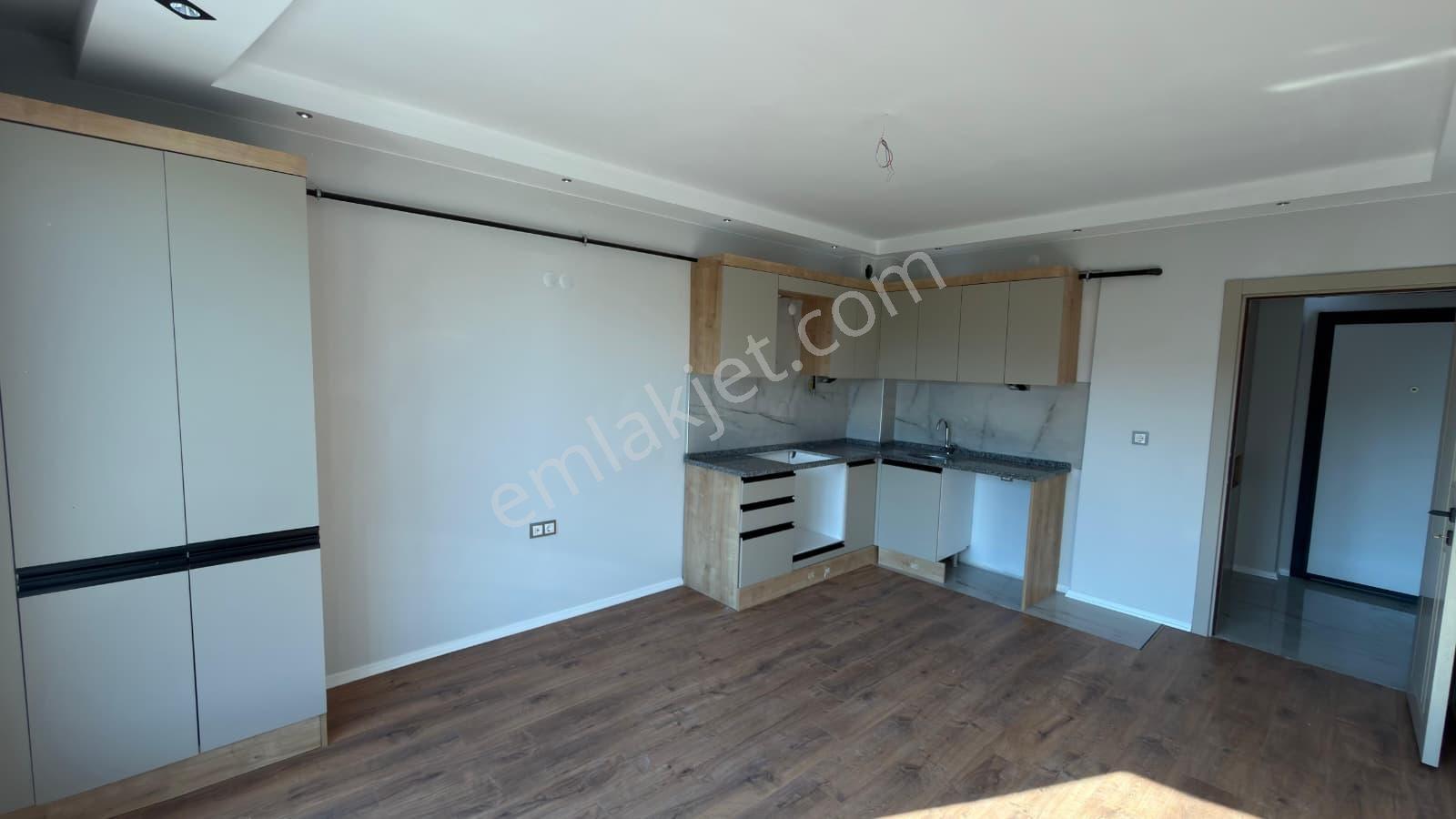 Rba'dan Sütlüce Mh. İstiklal Cd. Üzerinde Satılık 1+1 Apart — fotoğraf 2