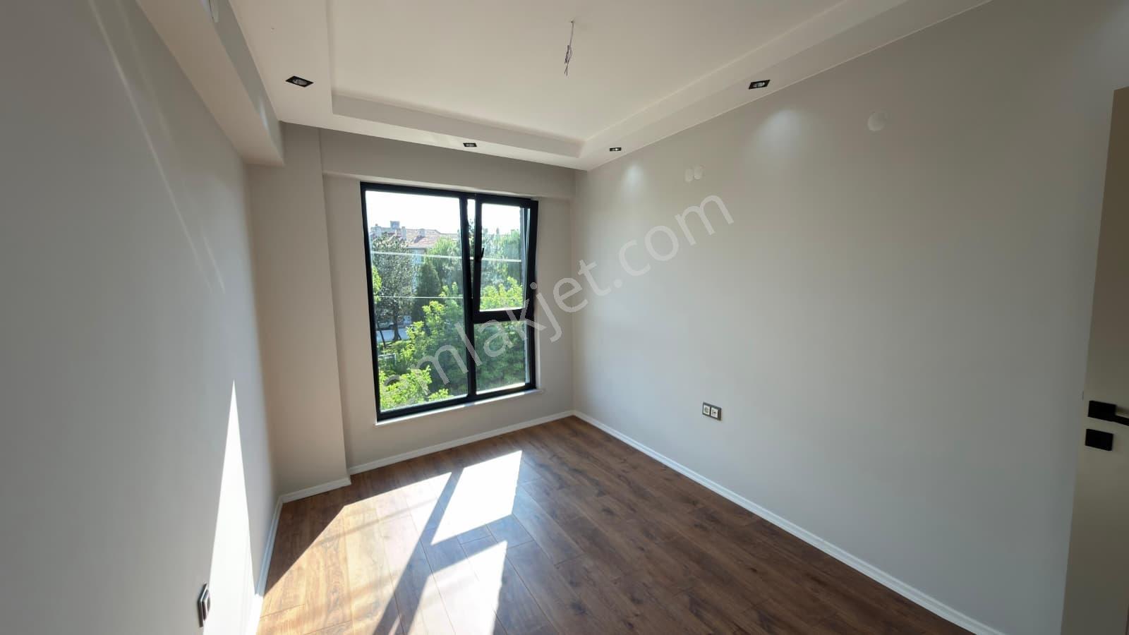 Rba'dan Sütlüce Mh. İstiklal Cd. Üzerinde Satılık 1+1 Apart — fotoğraf 3