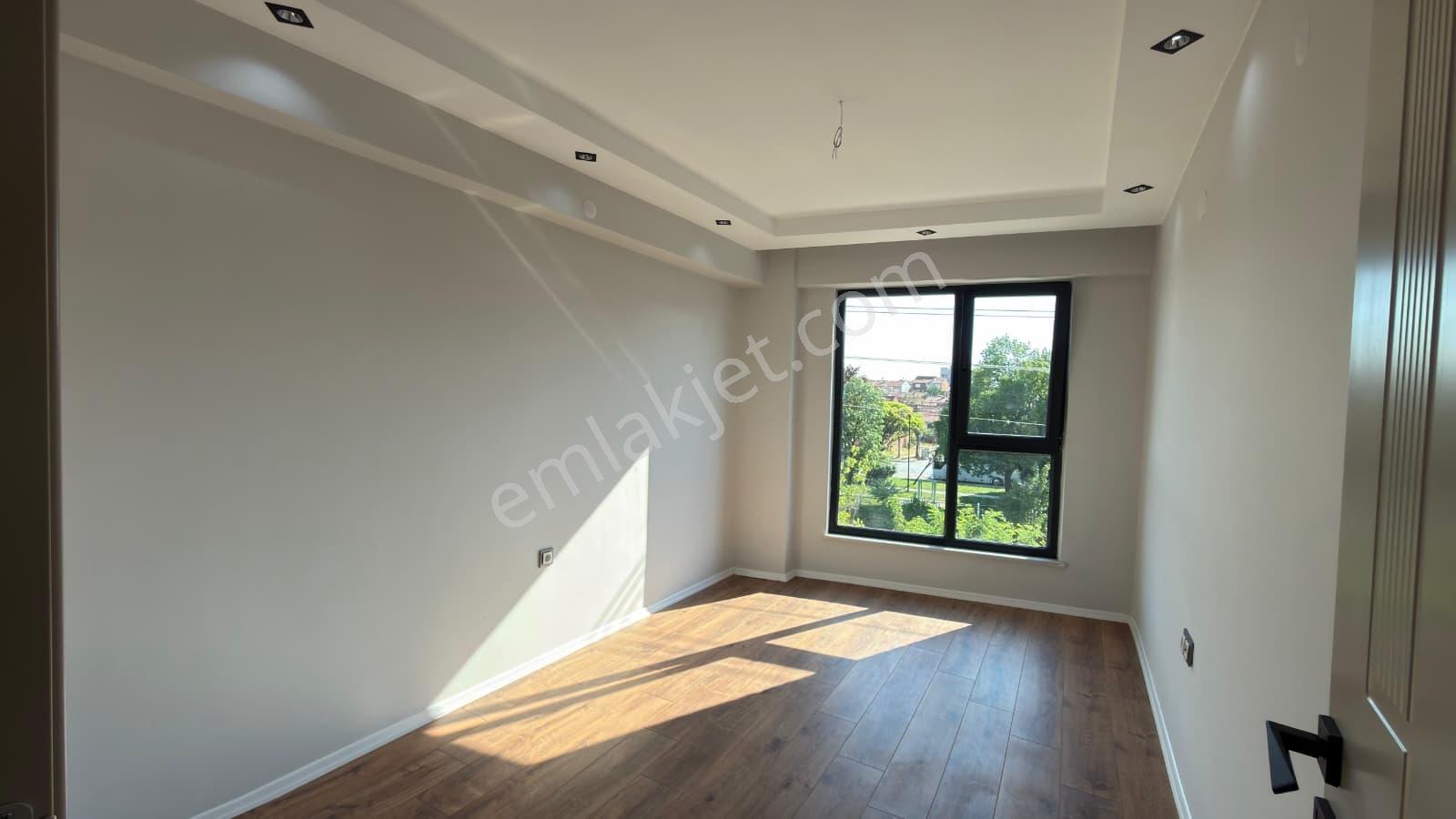 Rba'dan Sütlüce Mh. İstiklal Cd. Üzerinde Satılık 1+1 Apart — fotoğraf 5