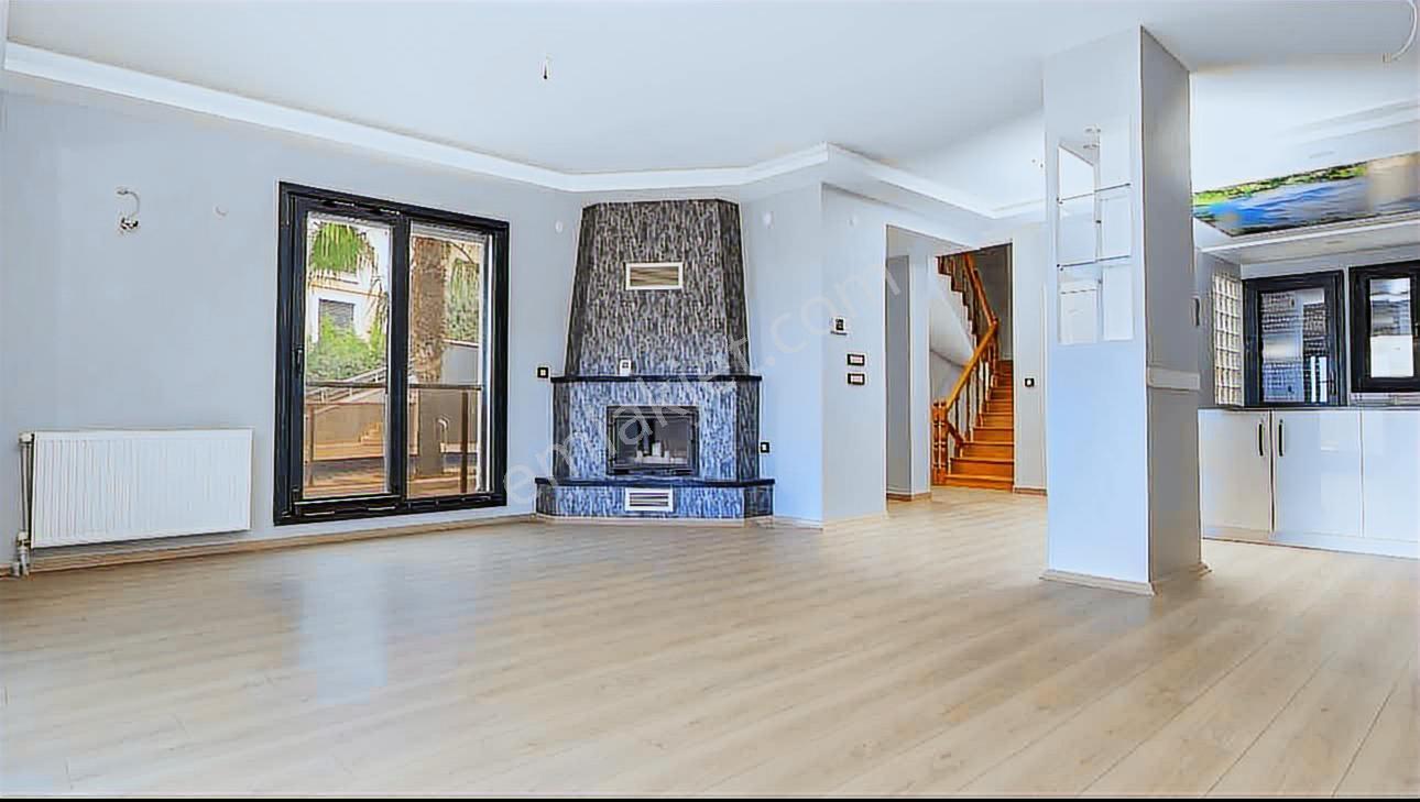 Balçova Çetin Emeç'te Körfez Ve Dağ Manzaralı Lüks Triplex Villa — fotoğraf 5
