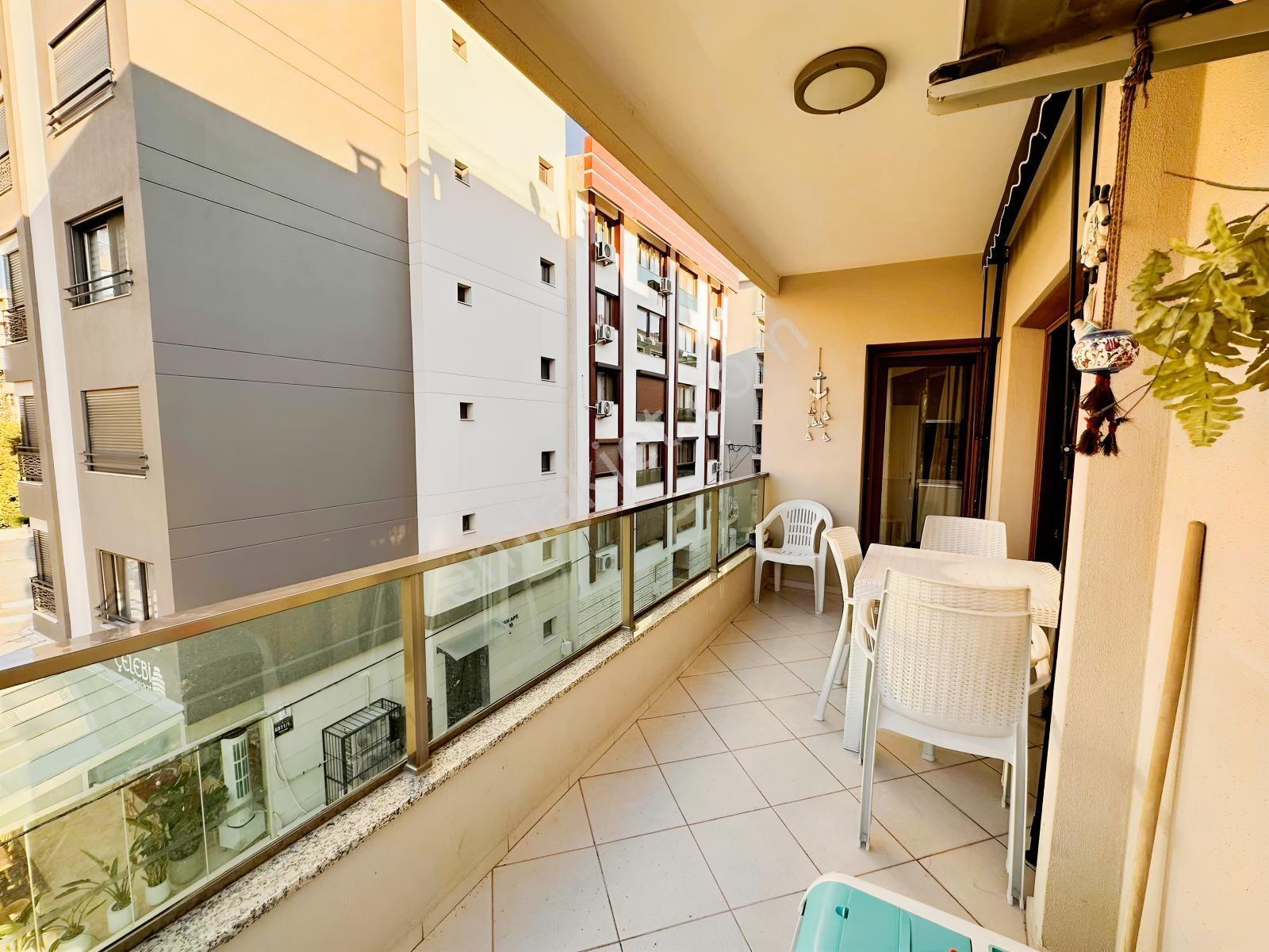 Karşıyaka Yalı Mahallesi Merkezi Konum 3+1 Satılık Ara Kat — fotoğraf 6