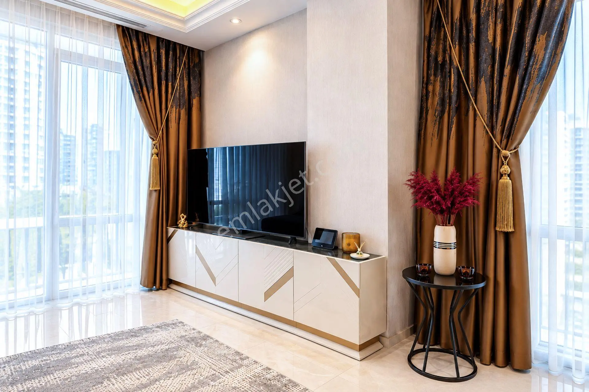 Mahmutlar’da Avm’li Sitede 81 M2 Eşyalı 2 Balkonlu 1+1 Satılık Daire — fotoğraf 23