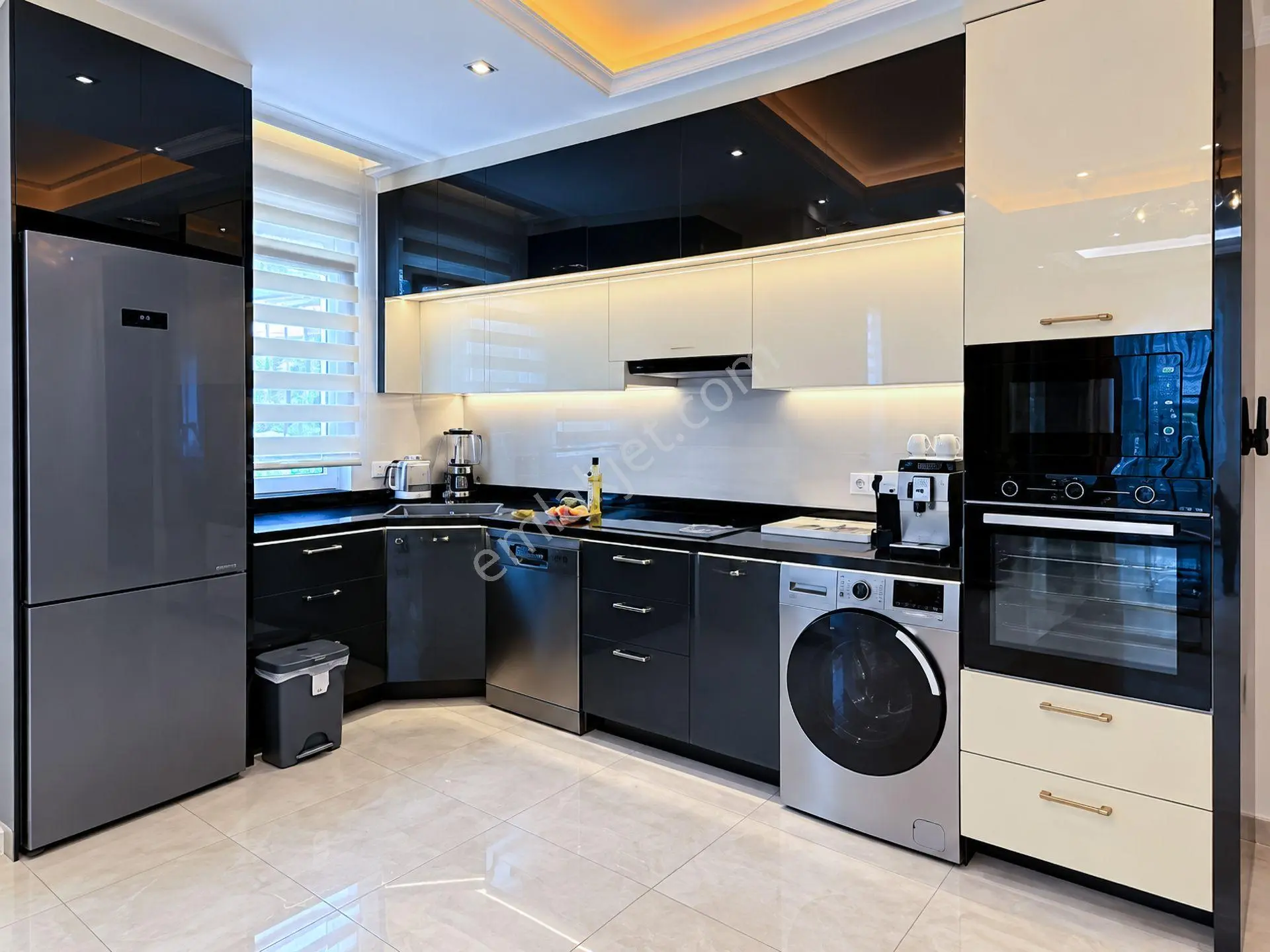 Mahmutlar’da Avm’li Sitede 81 M2 Eşyalı 2 Balkonlu 1+1 Satılık Daire — fotoğraf 24