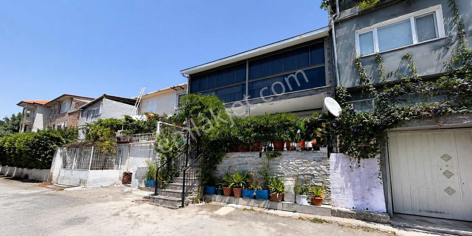 Buca Murathan Mah De Komple Tadilatlı Satılık 2+1 Müstakil Ev