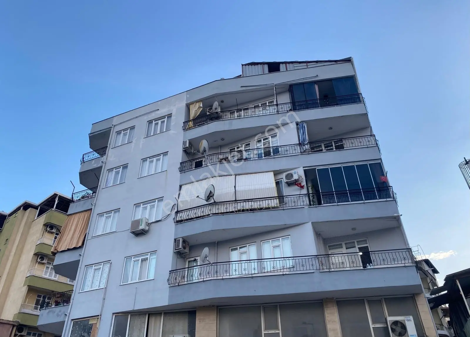 Re Golf'ten Kökez Mahallesi Merkezi Konum'da Satılık 3+1 Daire — fotoğraf 2