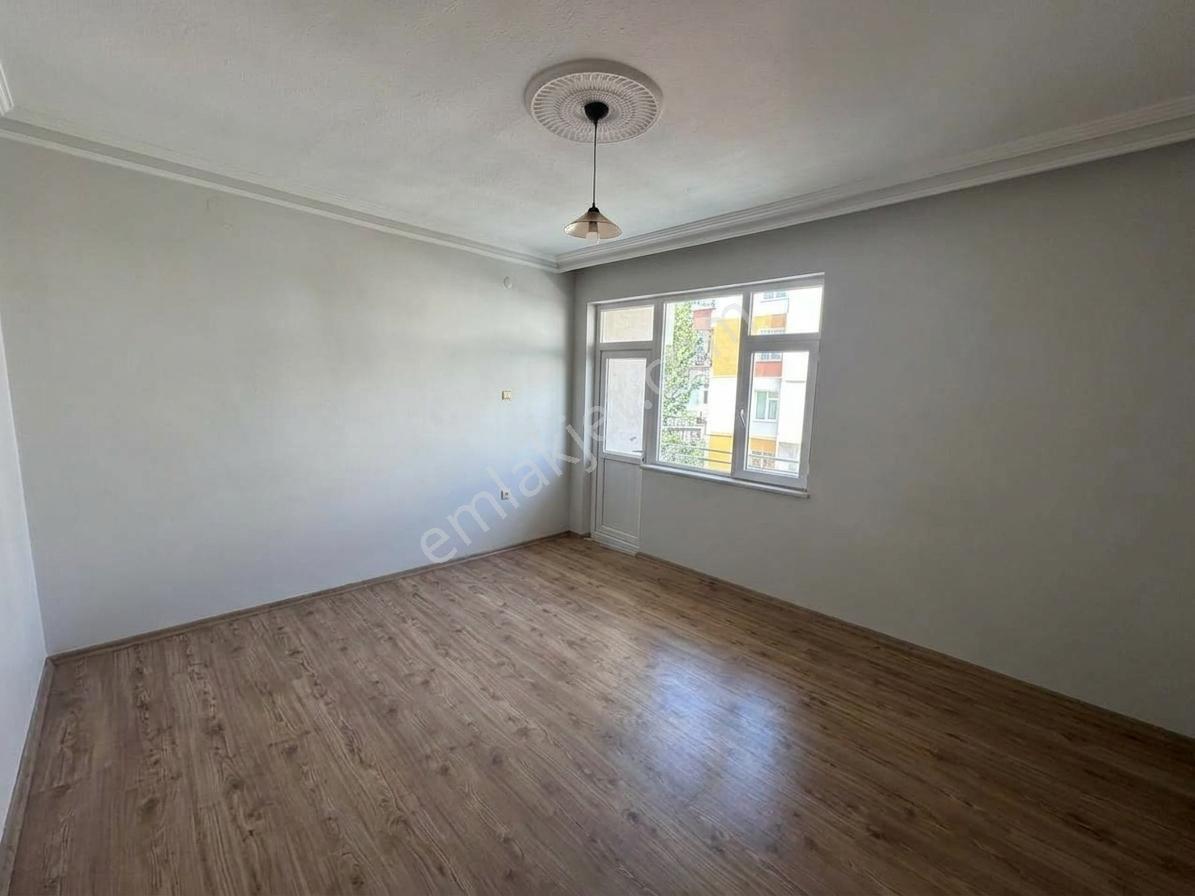 Mehmet Akif Mahallesinde Satılık 3+1 Yalıtımlı Arakat Daire — fotoğraf 2