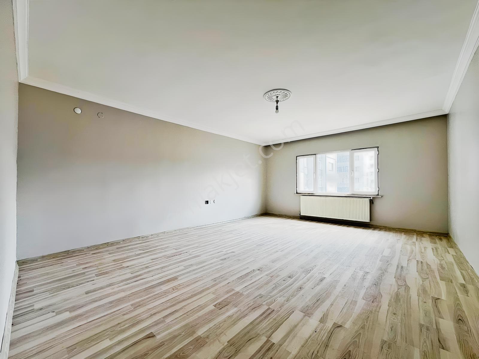 Az-er Yapıdan Cadde Üstü Çift Balkonlu 140m2 İskanlı Satılık 3+1 — fotoğraf 3