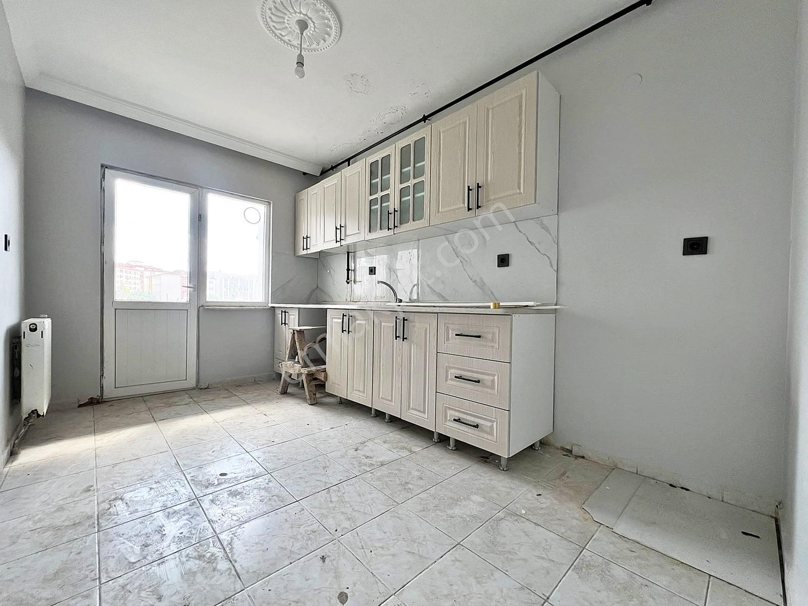 Az-er Yapıdan Cadde Üstü Çift Balkonlu 140m2 İskanlı Satılık 3+1 — fotoğraf 9