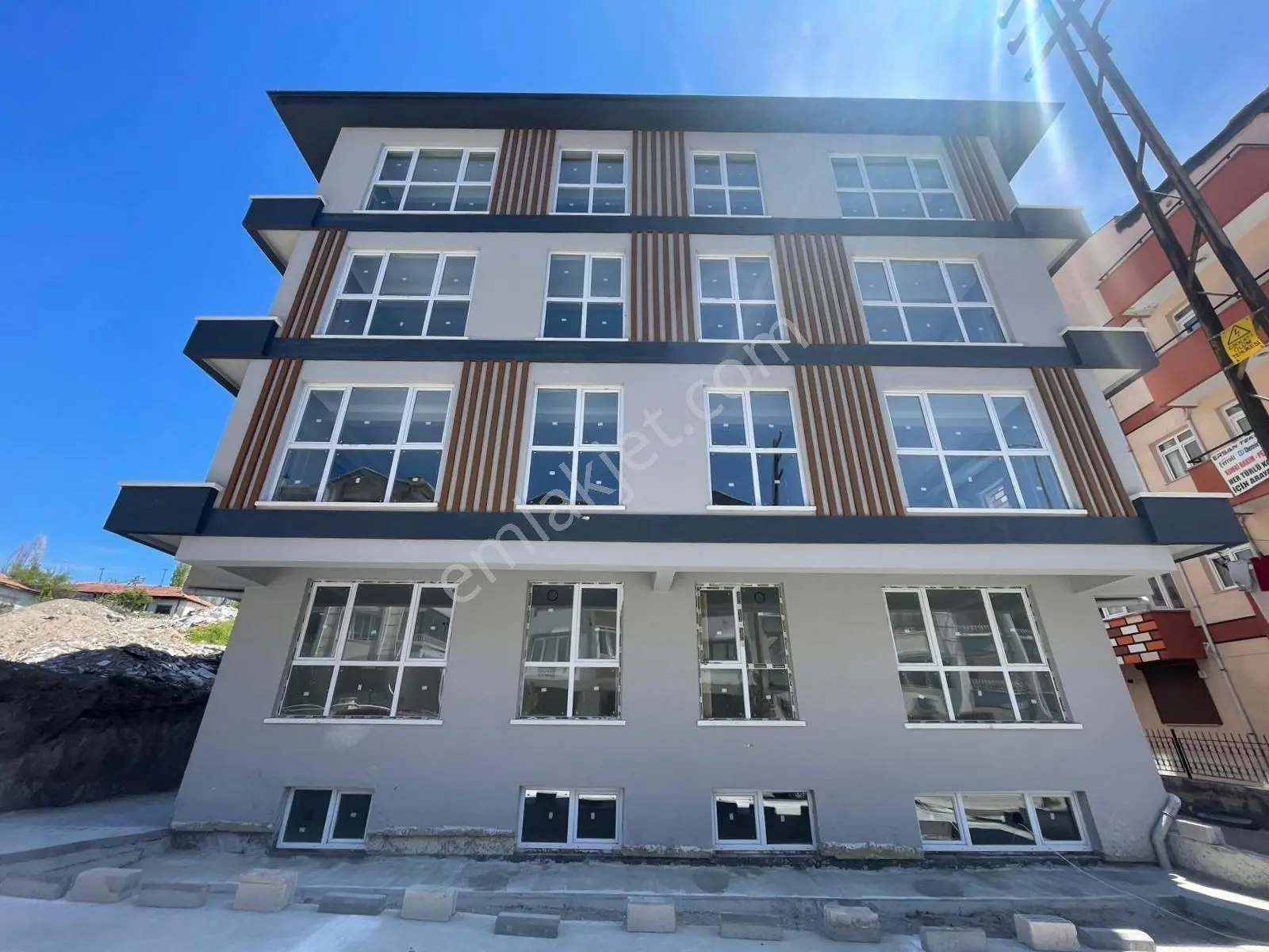 Erciyas'tan Cadde Üzeri Askeriye Yakını 3.katta 1+1 Sıfır Daire — fotoğraf 2
