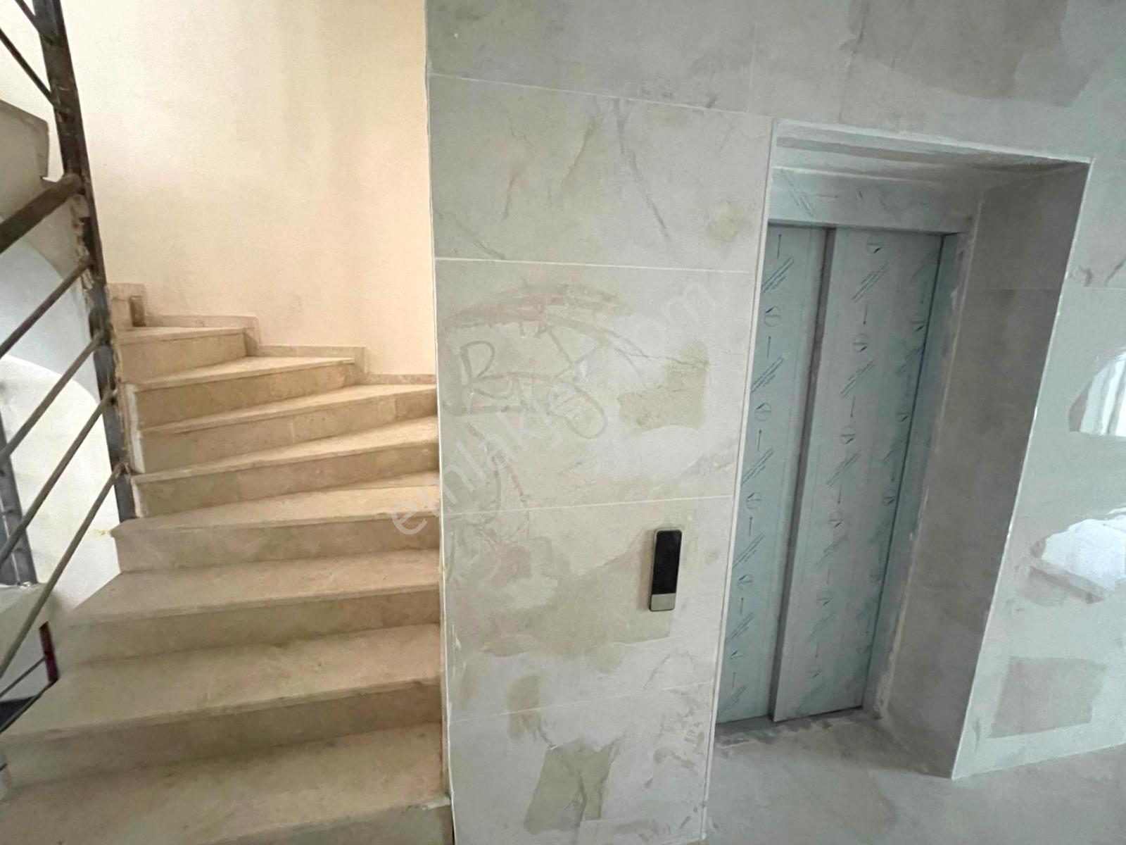 Erciyas'tan Cadde Üzeri Askeriye Yakını 3.katta 1+1 Sıfır Daire — fotoğraf 15