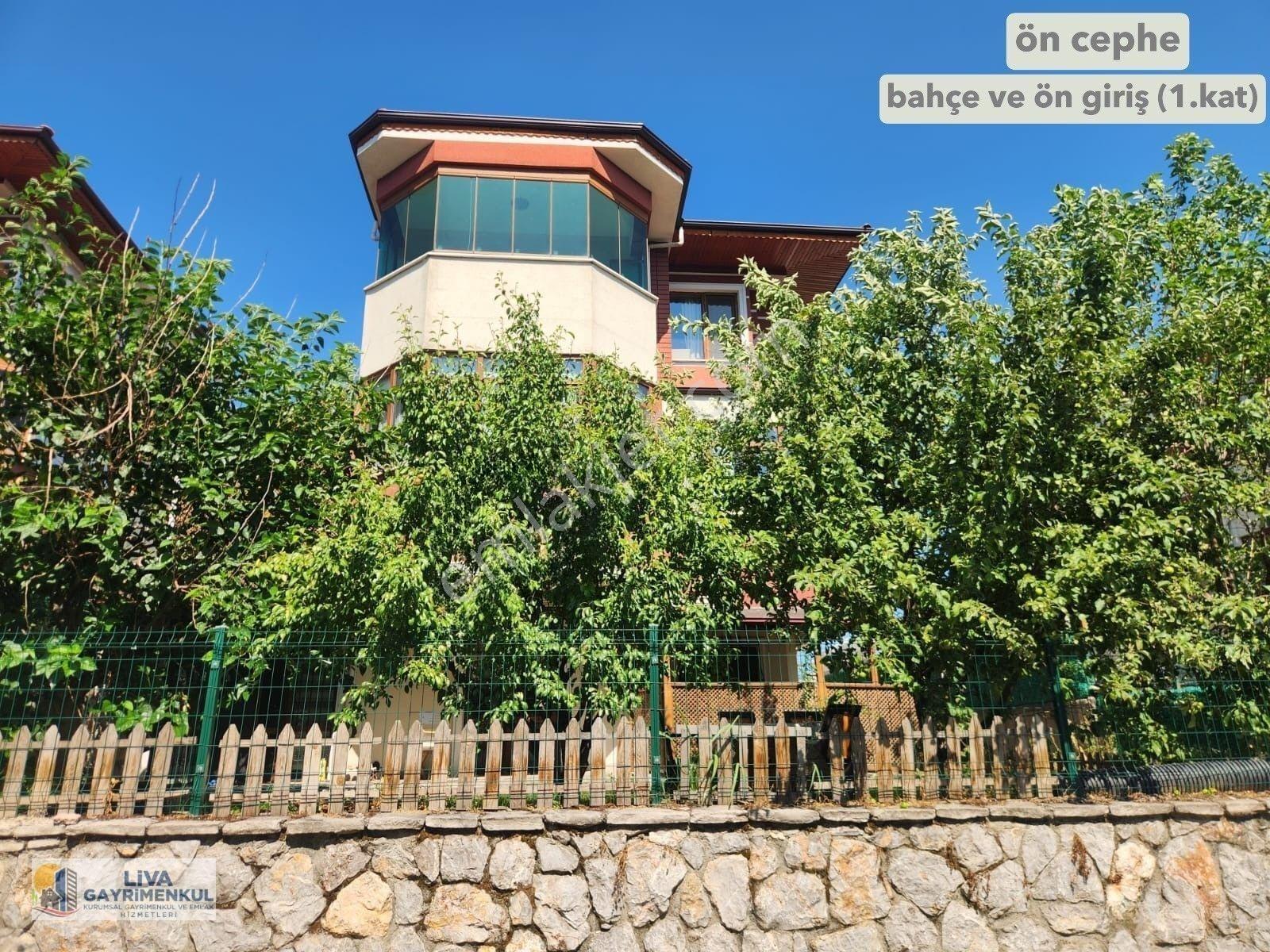 Safranbolu Barış Mahallesinde Satılık 6+2 Tripleks Villa