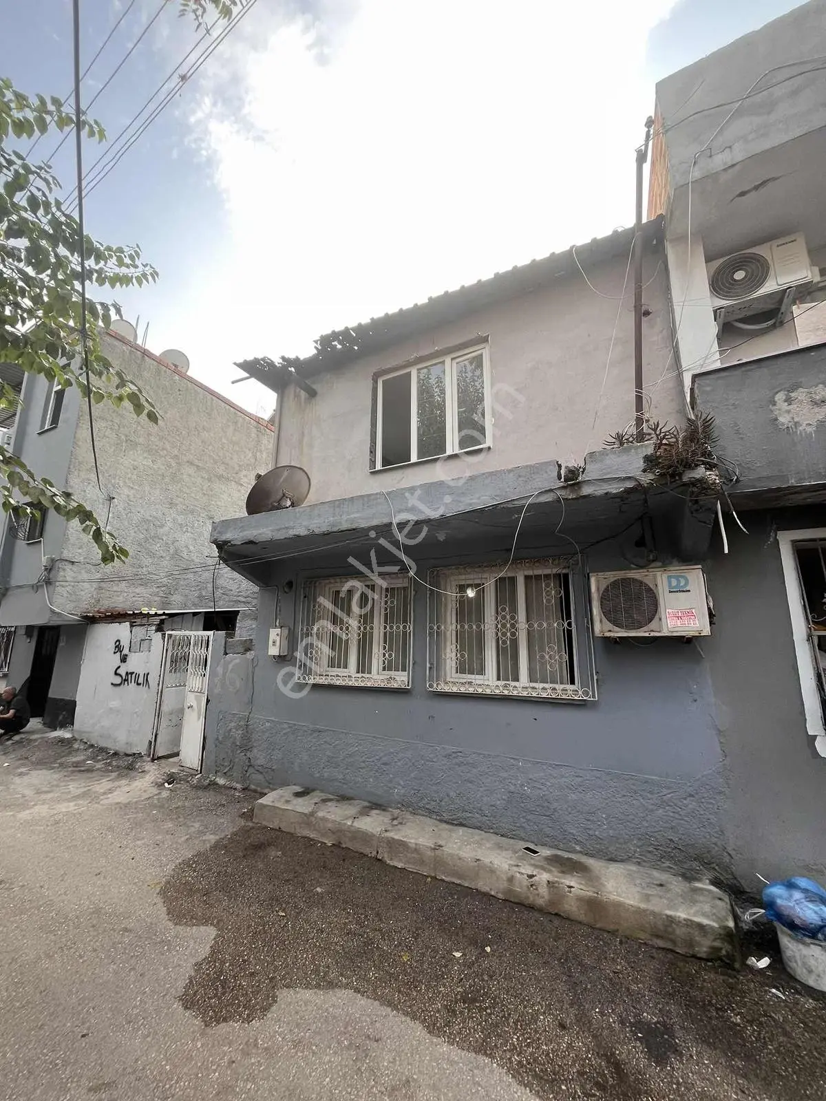 Gülbahçe'de Satılık 2 Katlı Bahçelı Müstakıl Ev — fotoğraf 2