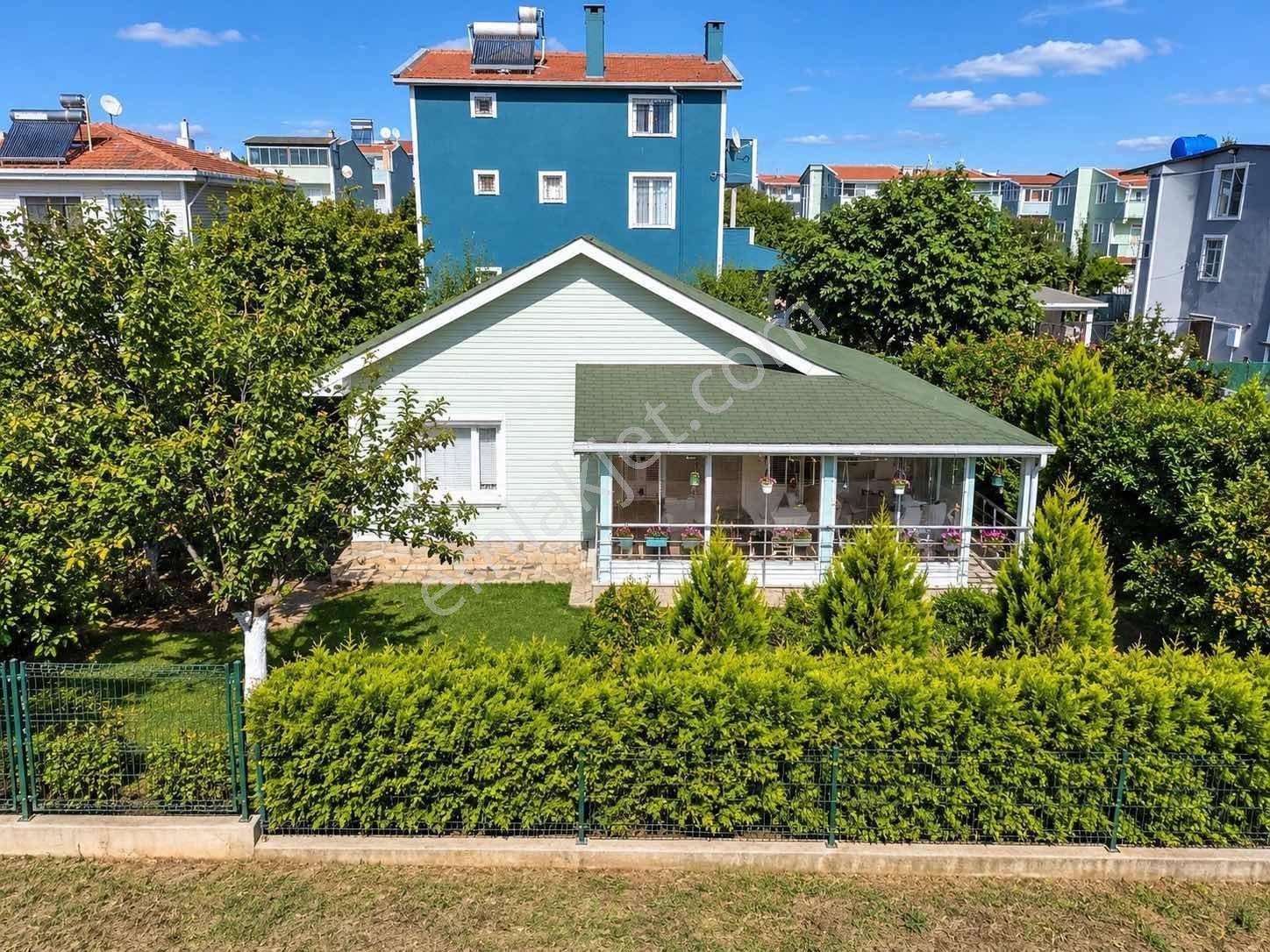 Deniz Tarafında Bahçeli İskanlı Müstakil 2+1 Tek Katlı Villa