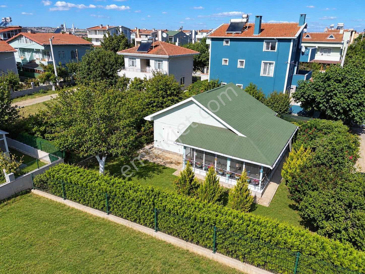 Deniz Tarafında Bahçeli İskanlı Müstakil 2+1 Tek Katlı Villa — fotoğraf 2