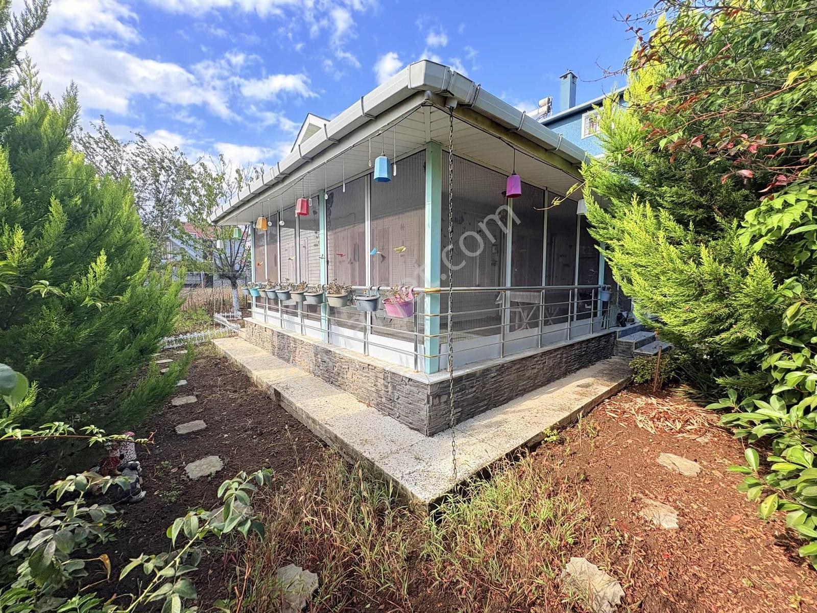 Deniz Tarafında Bahçeli İskanlı Müstakil 2+1 Tek Katlı Villa — fotoğraf 5
