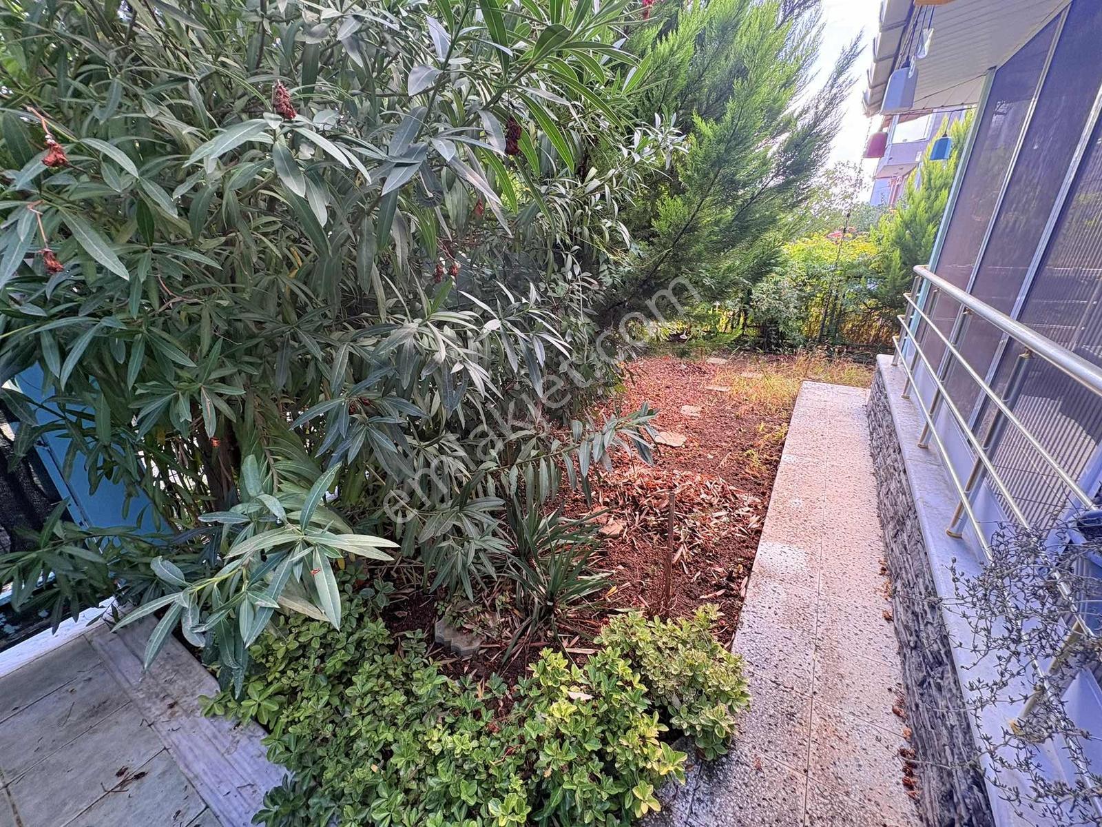 Deniz Tarafında Bahçeli İskanlı Müstakil 2+1 Tek Katlı Villa — fotoğraf 8