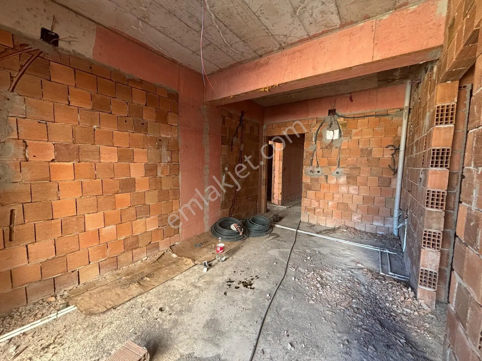 Dmz Gayrimenkul Ayşe Demez'den Altınşehir'de Satılık 1+1 Daire — fotoğraf 2
