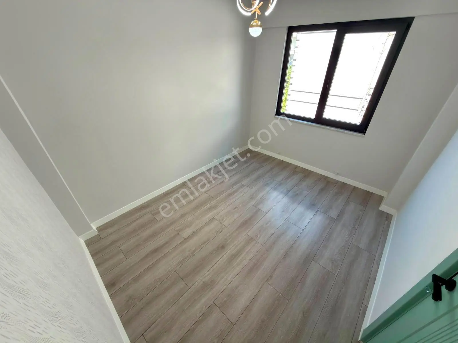 Referans'tan Akçay Merkez'de Ara Kat Ön Cephe Modern 2+1 Daire — fotoğraf 3