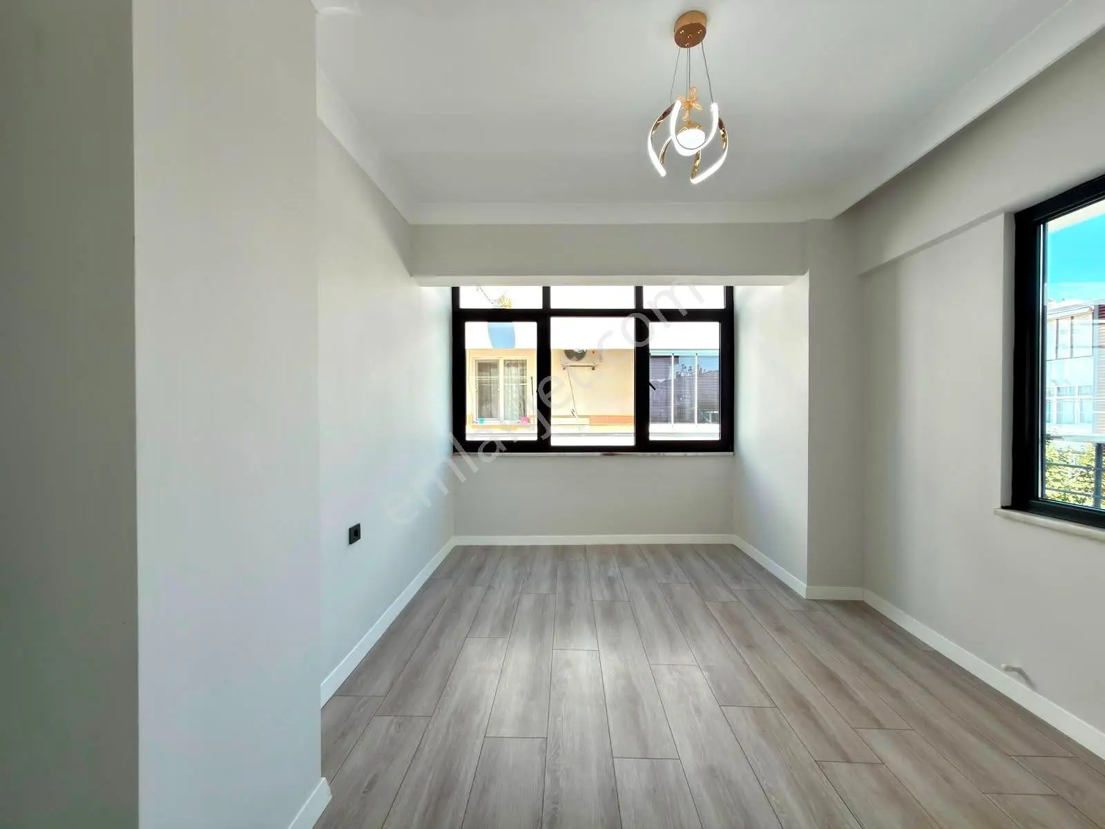 Referans'tan Akçay Merkez'de Ara Kat Ön Cephe Modern 2+1 Daire — fotoğraf 8