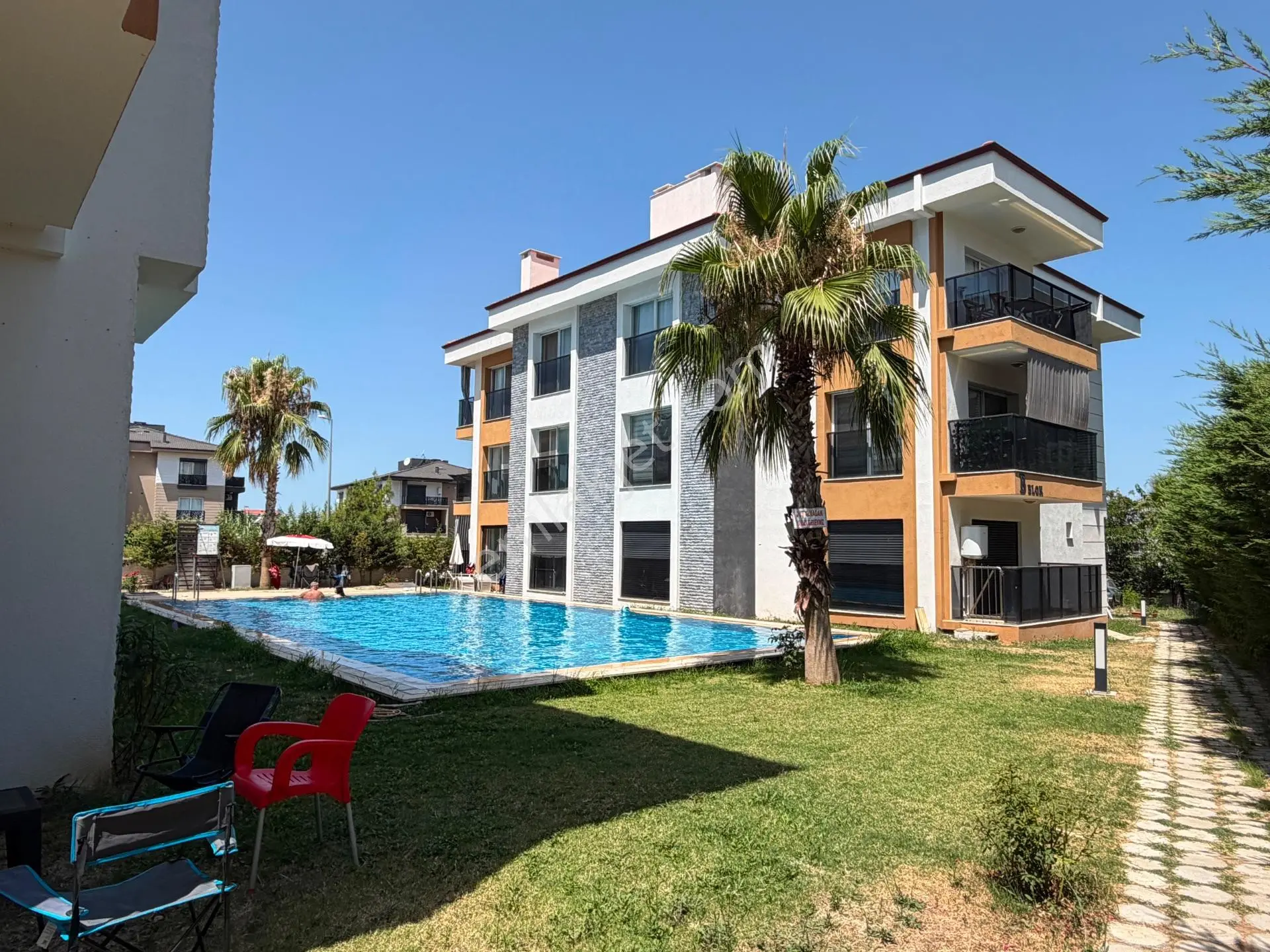 Kuşadası Davutlar Bahçe Katı 1+1 Havuzlu Daire