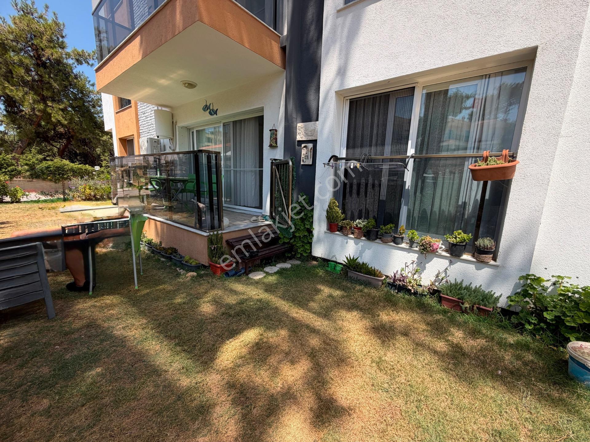 Kuşadası Davutlar Bahçe Katı 1+1 Havuzlu Daire — fotoğraf 6