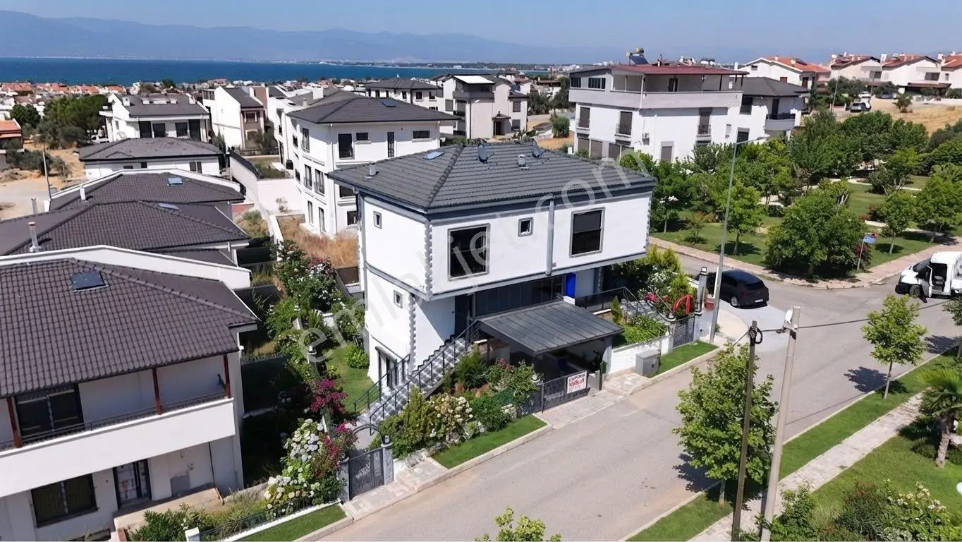 Ay Emlaktan Burhaniye İskele'de Deniz Manzaralı Otoparklı Satılık 4+1 Ultra Lüks Müstakil Villa — fotoğraf 35