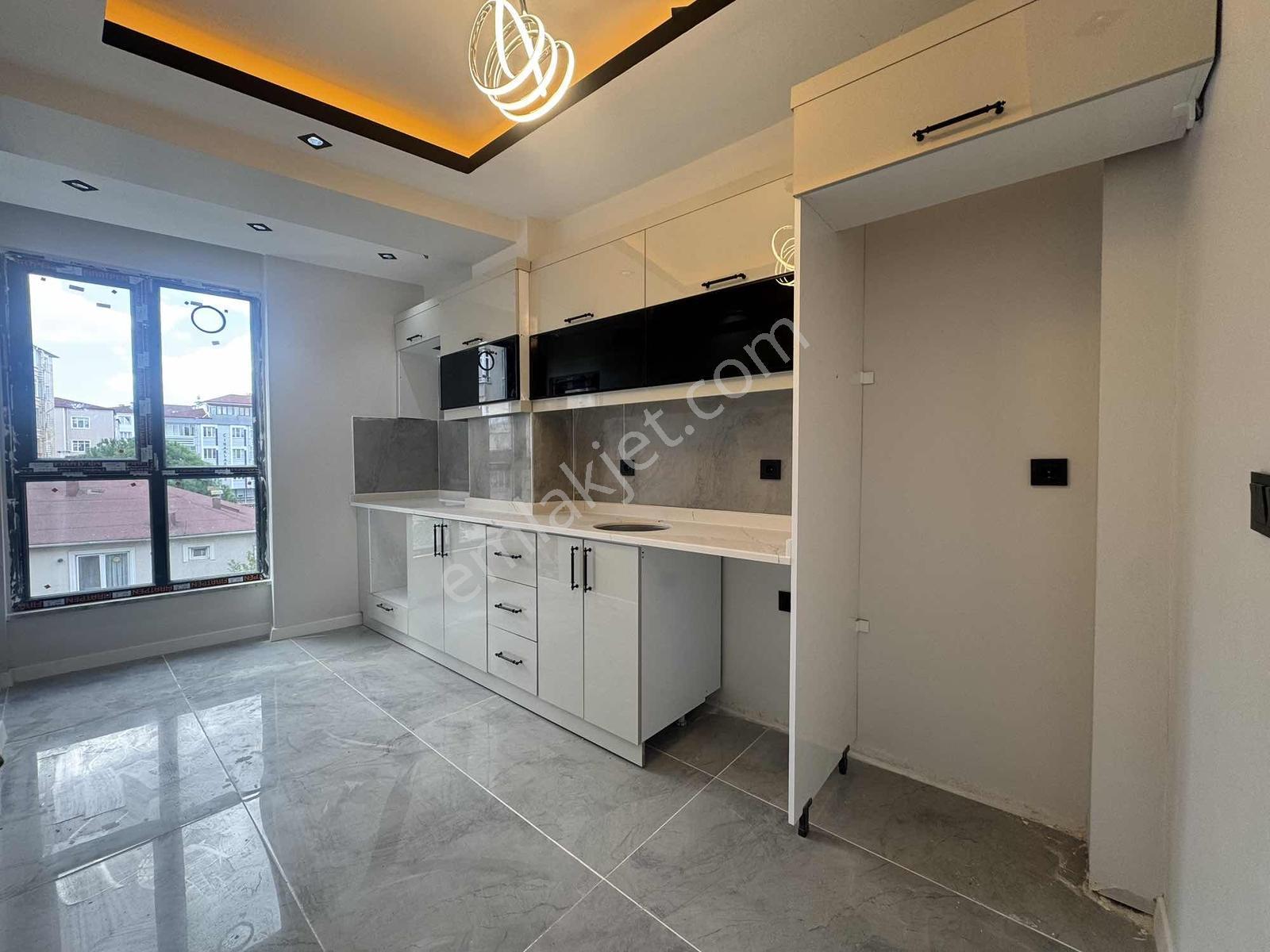 Kapaklı Çarşı Merkezinde 2+1 Kapalı Otoparklı Ultralüks Arakat