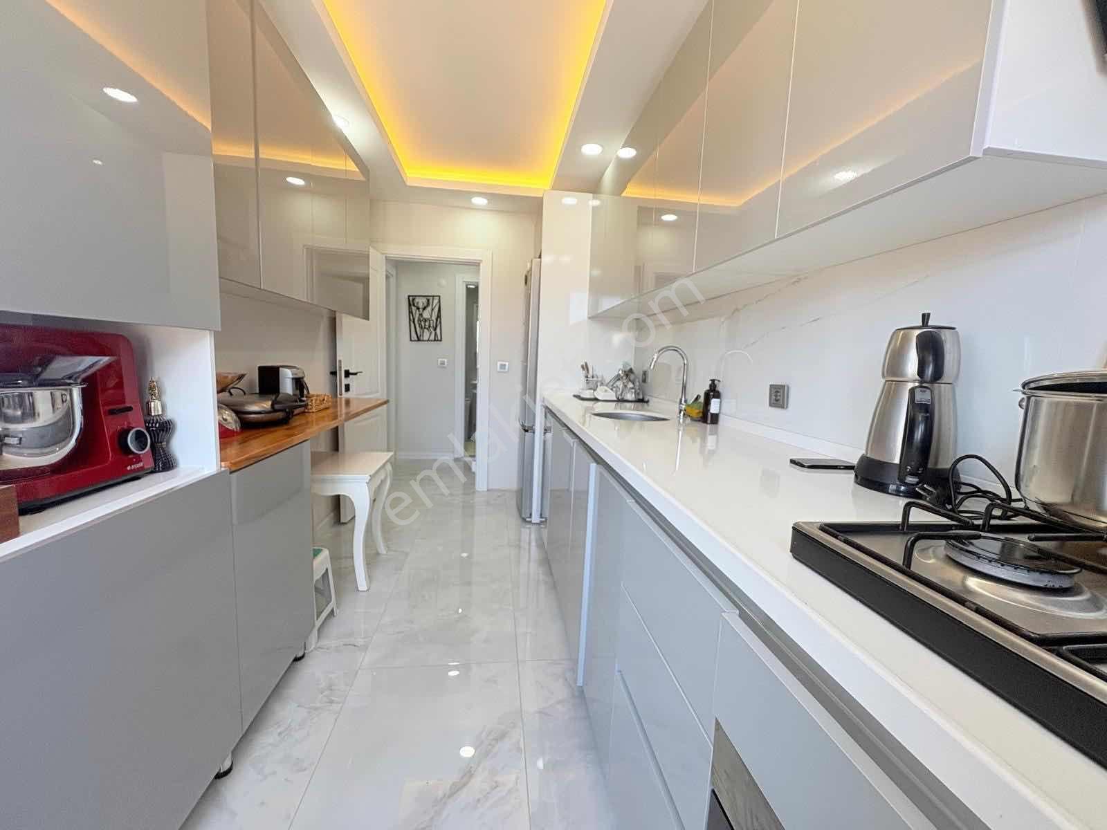 Mercan Emlak'tan 1 Yaşında Asansörlü,yerden Isıtmalı 2+1 Daire — fotoğraf 3